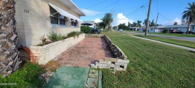 229 Boylston Ave in Daytona Beach, FL - Foto de edificio - Building Photo