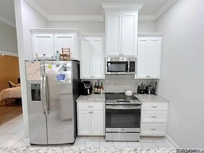 8114 Stonelake Ave in Baton Rouge, LA - Foto de edificio - Building Photo