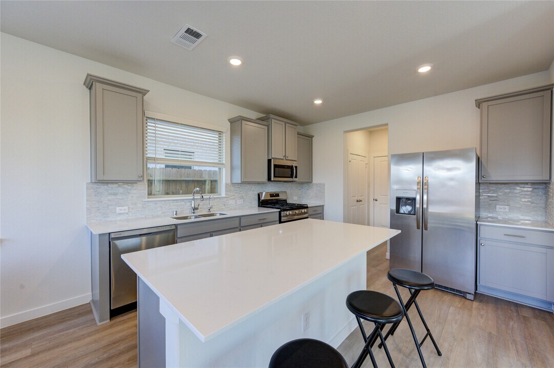 31918 Holland Arbor Trl in Hockley, TX - Foto de edificio