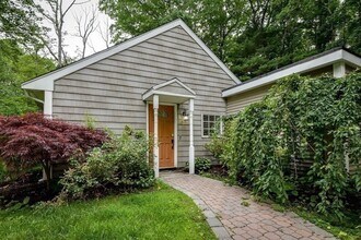 133 Centre St in Dover, MA - Building Photo - Building Photo