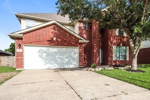 553 Small Cedar Dr in League City, TX - Building Photo