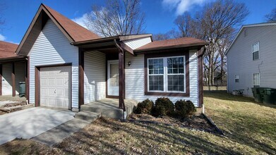 2692 Four Seasons Dr, Unit 2692 in Columbus, OH - Building Photo - Building Photo