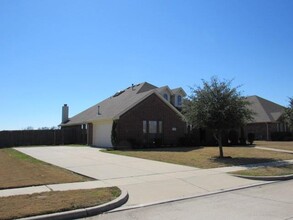 1308 Turn Bridge Dr in Red Oak, TX - Foto de edificio - Building Photo