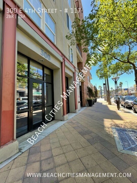 300 E 4th St in Long Beach, CA - Building Photo