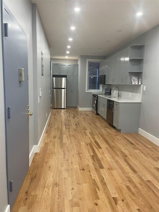 1668 George St-Unit -1L in Queens, NY - Building Photo