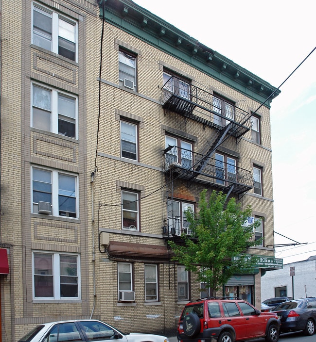 6120 Monroe Pl in West New York, NJ - Building Photo - Building Photo
