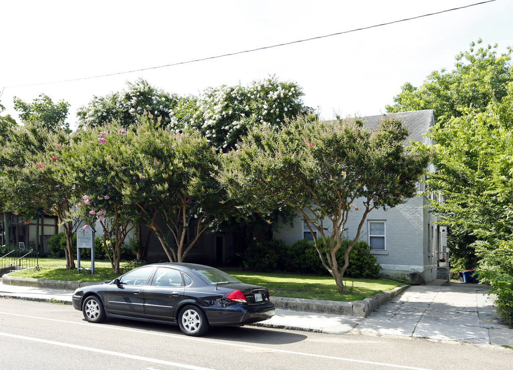 Weybridge Apartments in Memphis, TN - Building Photo