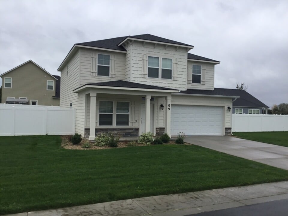 59 S Lancaster Dr in Nampa, ID - Building Photo