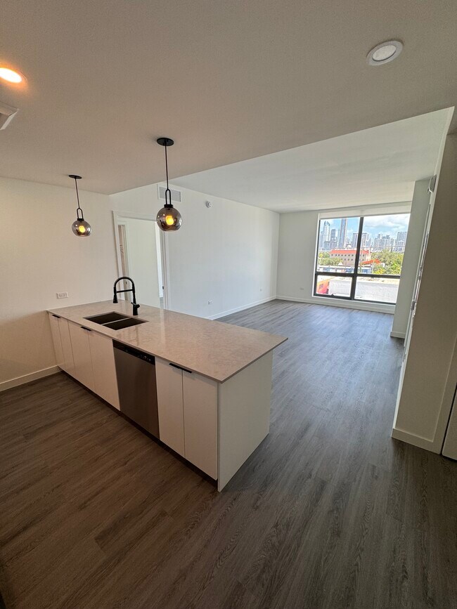 144 NW 32nd St, Unit B12 in Miami, FL - Building Photo - Building Photo