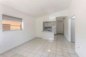 642 E 2nd Ave in Hialeah, FL - Building Photo - Building Photo