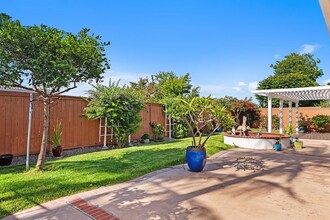 5210 Candlelight St in Oceanside, CA - Foto de edificio - Building Photo