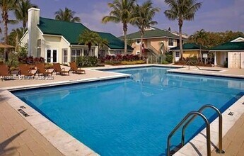 3992 NW 87th Ave in Sunrise, FL - Building Photo - Building Photo