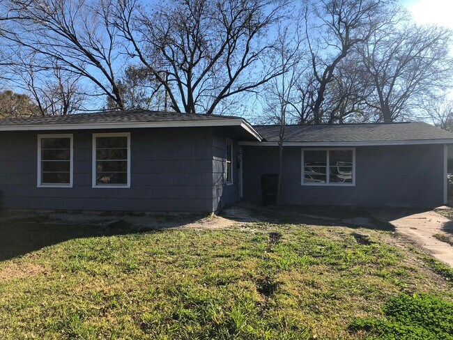 6022 Lyndhurst Dr in Houston, TX - Building Photo - Building Photo