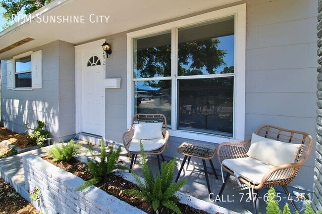 2921 24th Ave S in St. Petersburg, FL - Foto de edificio - Building Photo