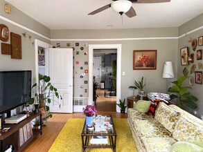 919 E Clarke St, Unit 3 in Milwaukee, WI - Building Photo - Building Photo