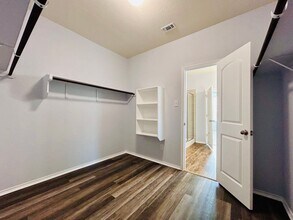 147 Big Leaf Dr in Buda, TX - Building Photo - Building Photo