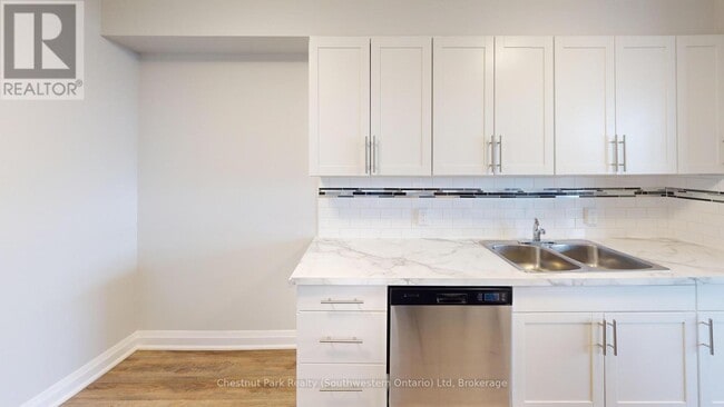 2-1102 Quebec St in Guelph, ON - Building Photo - Building Photo