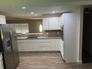 9334 Sacramento Dr in New Port Richey, FL - Foto de edificio - Building Photo