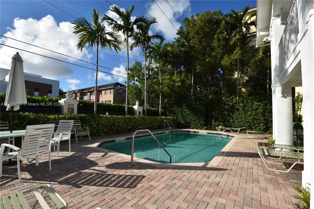 2660 NE 8th Ave, Unit 109 in Wilton Manors, FL - Foto de edificio