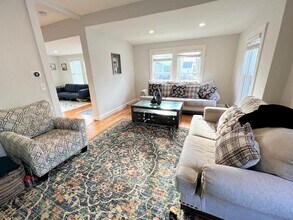 358 Hunnewell St in Needham, MA - Building Photo - Building Photo