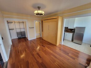 455 E Ocean Blvd in Long Beach, CA - Building Photo - Building Photo
