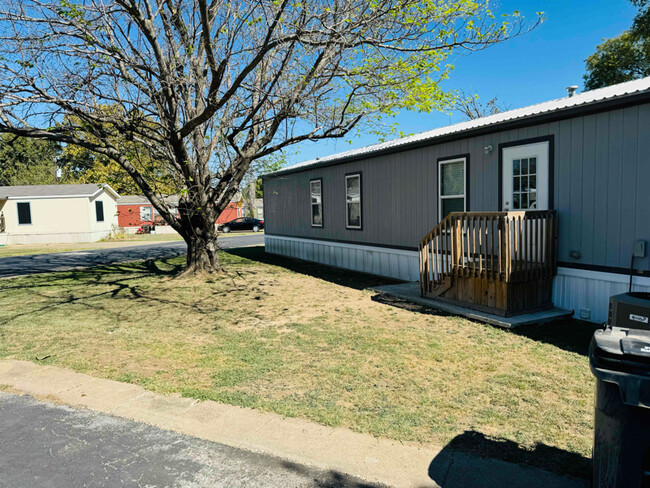208 Pine St in Red Oak, TX - Building Photo - Building Photo
