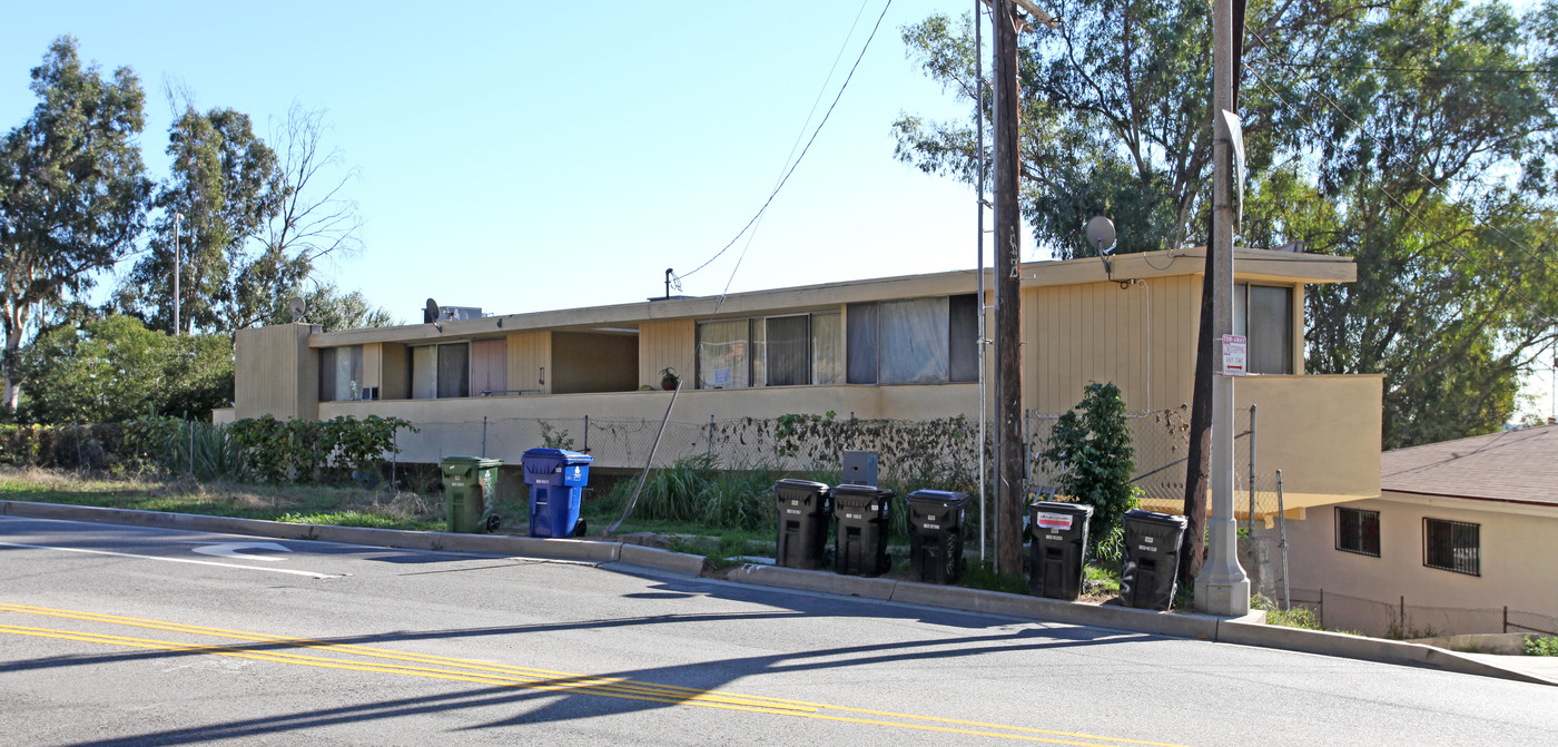 1491 Stadium Way in Los Angeles, CA - Building Photo