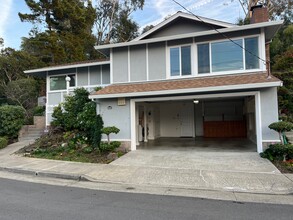 25 Truitt Ln in Oakland, CA - Foto de edificio - Building Photo