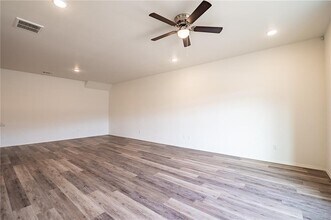 931 S Rupple Rd in Fayetteville, AR - Foto de edificio - Building Photo