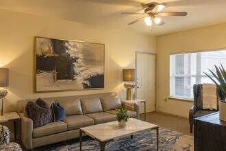 The Links at Norman in Norman, OK - Building Photo - Interior Photo