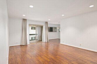 4732 Park Granada, Unit 224 in Calabasas, CA - Foto de edificio - Building Photo