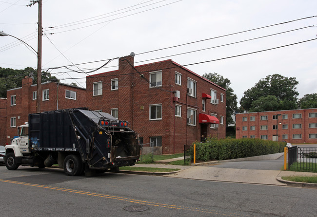 1719 27th St SE in Washington, DC - Foto de edificio - Building Photo