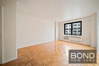 399 E 72nd St in New York, NY - Building Photo - Building Photo