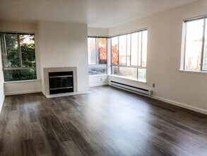 4301 Woodland Park in Seattle, WA - Building Photo - Interior Photo