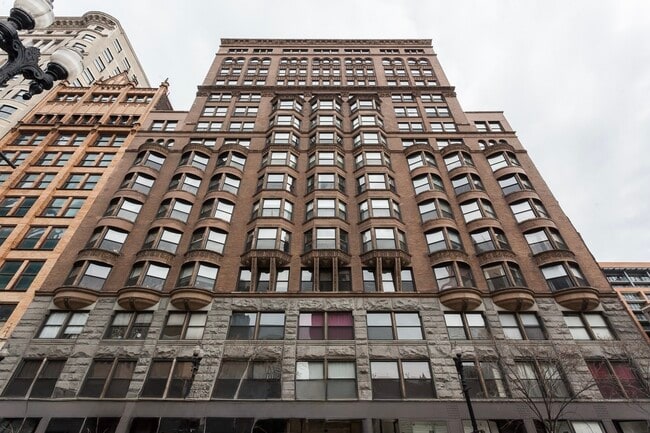 property at 431 S Dearborn St