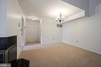 103 Sequoia Ct in Princeton, NJ - Foto de edificio - Building Photo