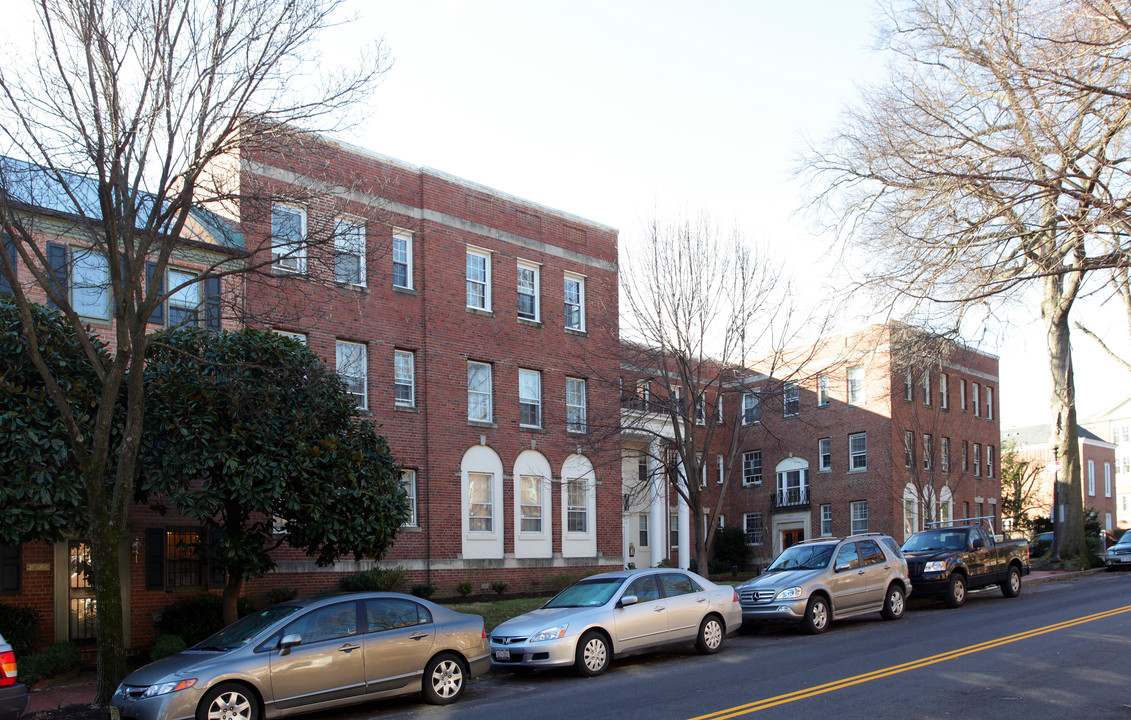 2530 Q St NW in Washington, DC - Building Photo