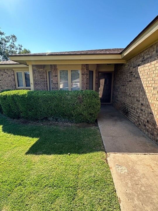 5609 88th St in Lubbock, TX - Building Photo