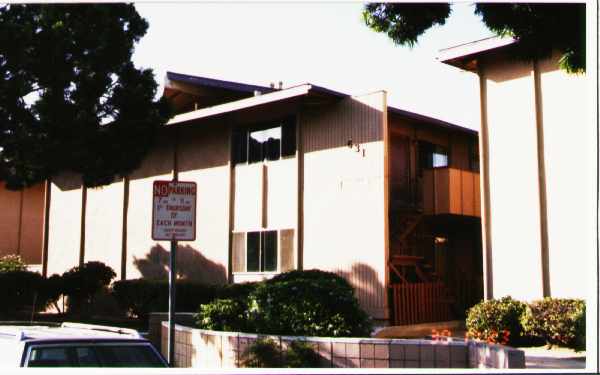 631 W Channel Islands Blvd in Oxnard, CA - Foto de edificio - Building Photo