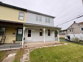 21 Maple St in Lebanon, PA - Building Photo