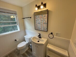 183 Hunt Ave in South Kingstown, RI - Building Photo - Building Photo