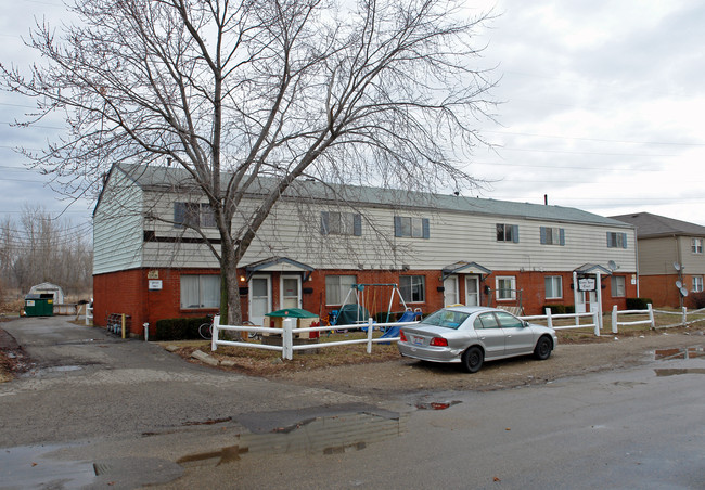 Towne House Court in Dayton, OH - Building Photo - Building Photo