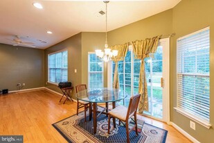 44159 Azalea Ct in California, MD - Foto de edificio - Building Photo