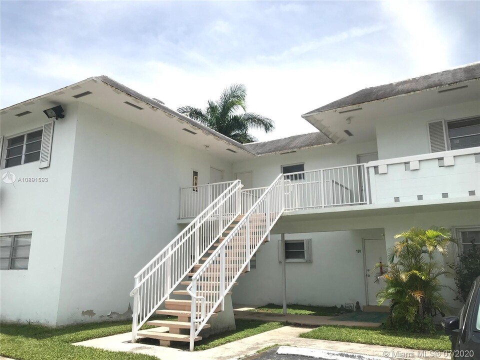 7680 SW 82nd St-Unit -H119 in Miami, FL - Building Photo