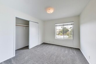 696 Athol Ave in Oakland, CA - Building Photo - Building Photo