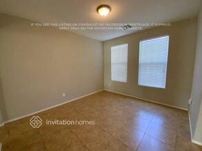 8117 RedBud Vine St in North Las Vegas, NV - Foto de edificio - Building Photo