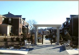 Pewter Village in Collingswood, NJ - Foto de edificio - Building Photo