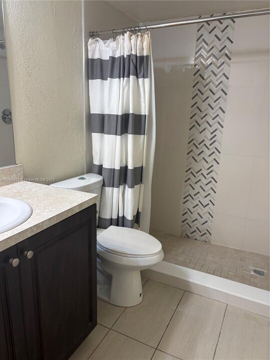 12950 Vista Isles Dr in Sunrise, FL - Building Photo