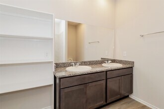 15243 Estrella Rd W in Houston, TX - Building Photo - Building Photo