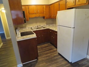 146 Indiana Ave, Unit 146 INDIANA AVE #A in Oak Grove, KY - Building Photo - Building Photo